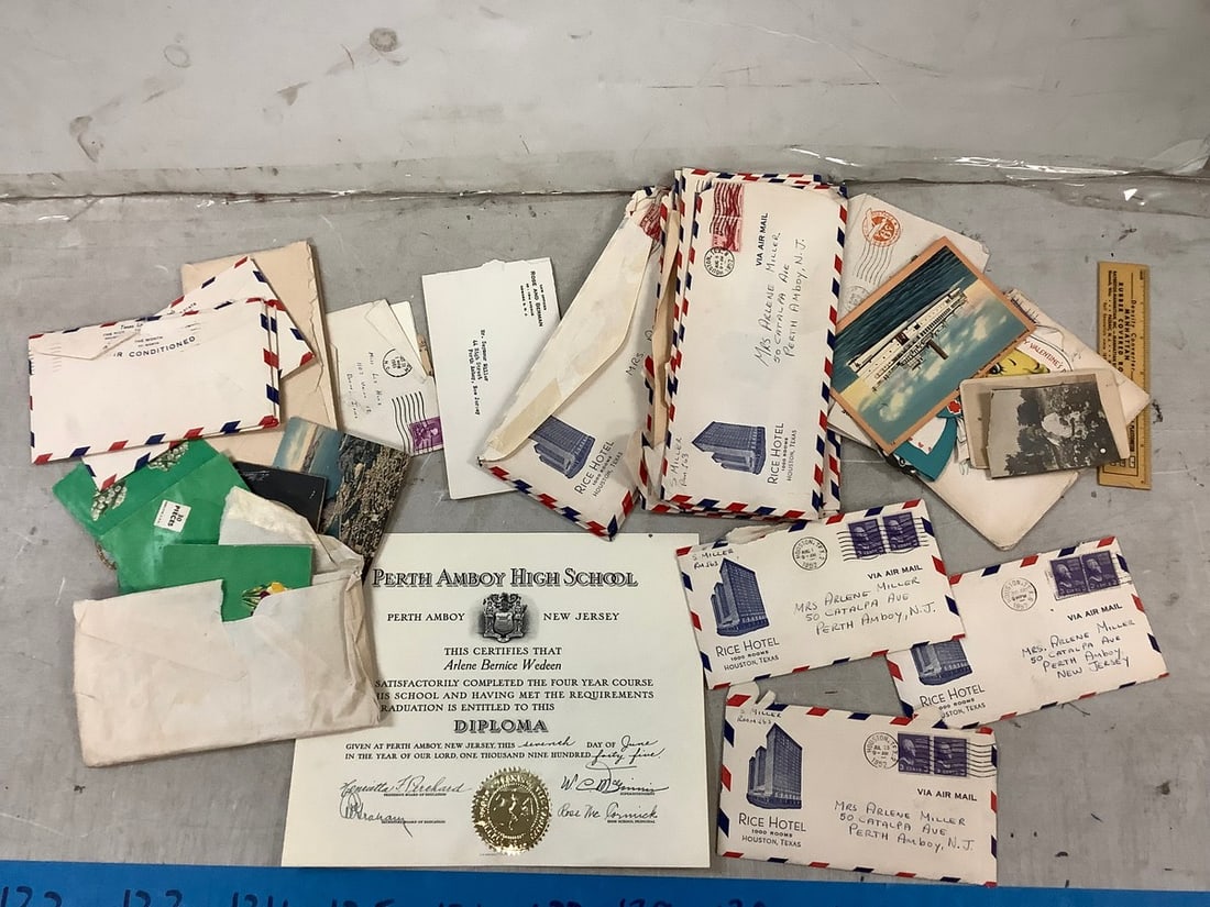 Lot of vintage ephemera: Lot of vintage ephemera