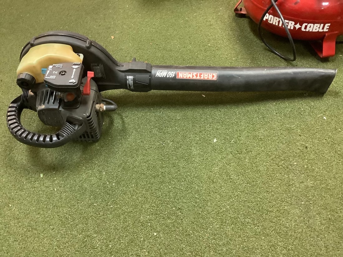 Craftsman Leaf Blower gas powered (1 of 1)