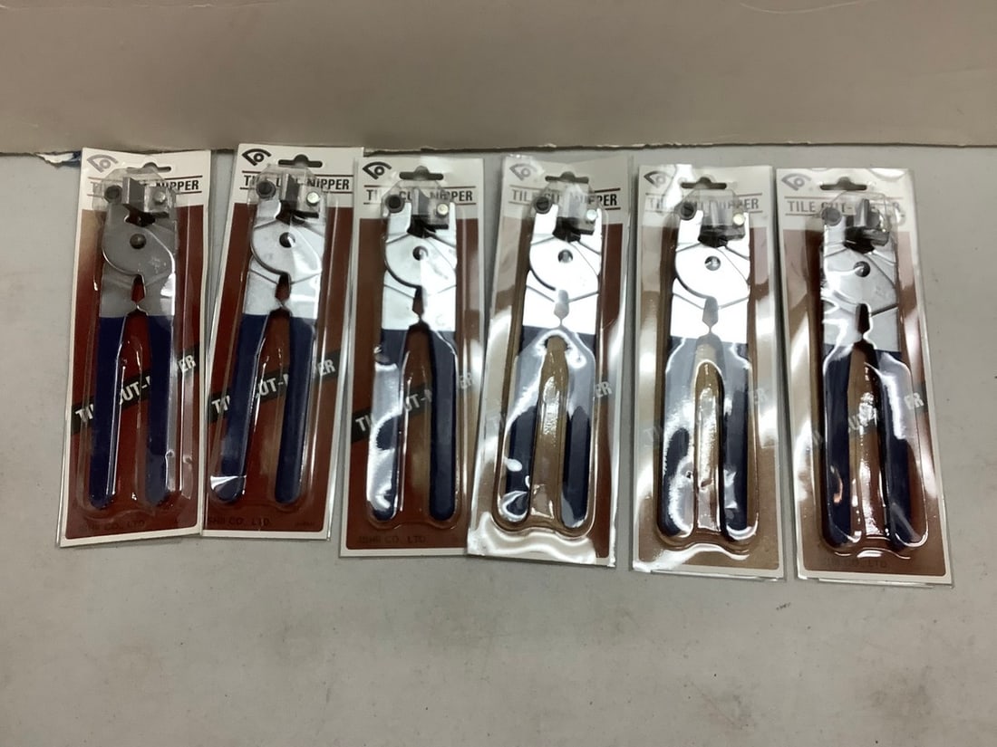 New in package tile cutters (1 of 1)