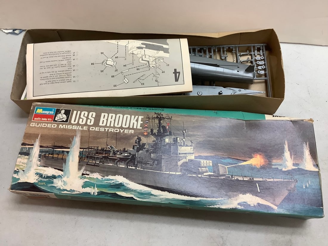 Monogram ship model (complete) (1 of 1)