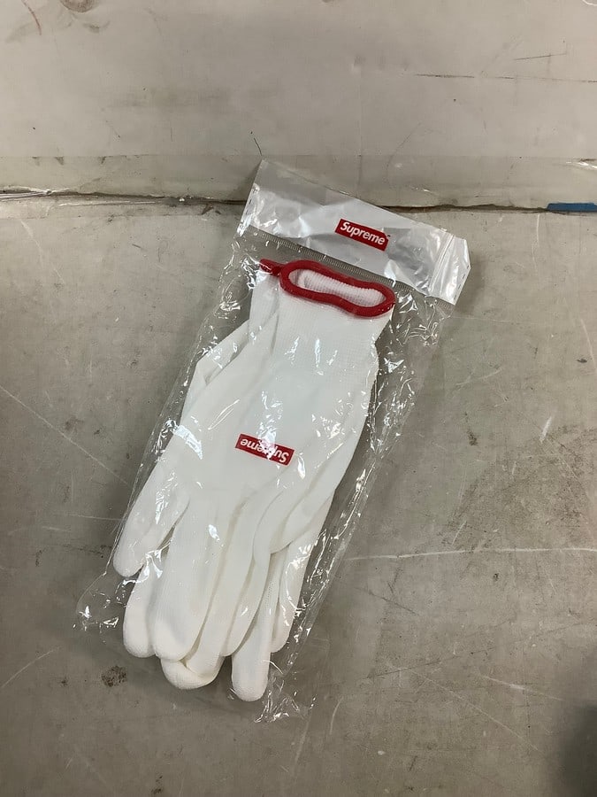 Supreme rubberized gloves: Supreme rubberized gloves