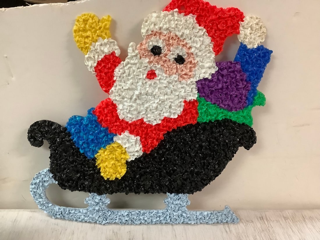 Vintage plastic popcorn melt santa 19.5x20" (1 of 1)