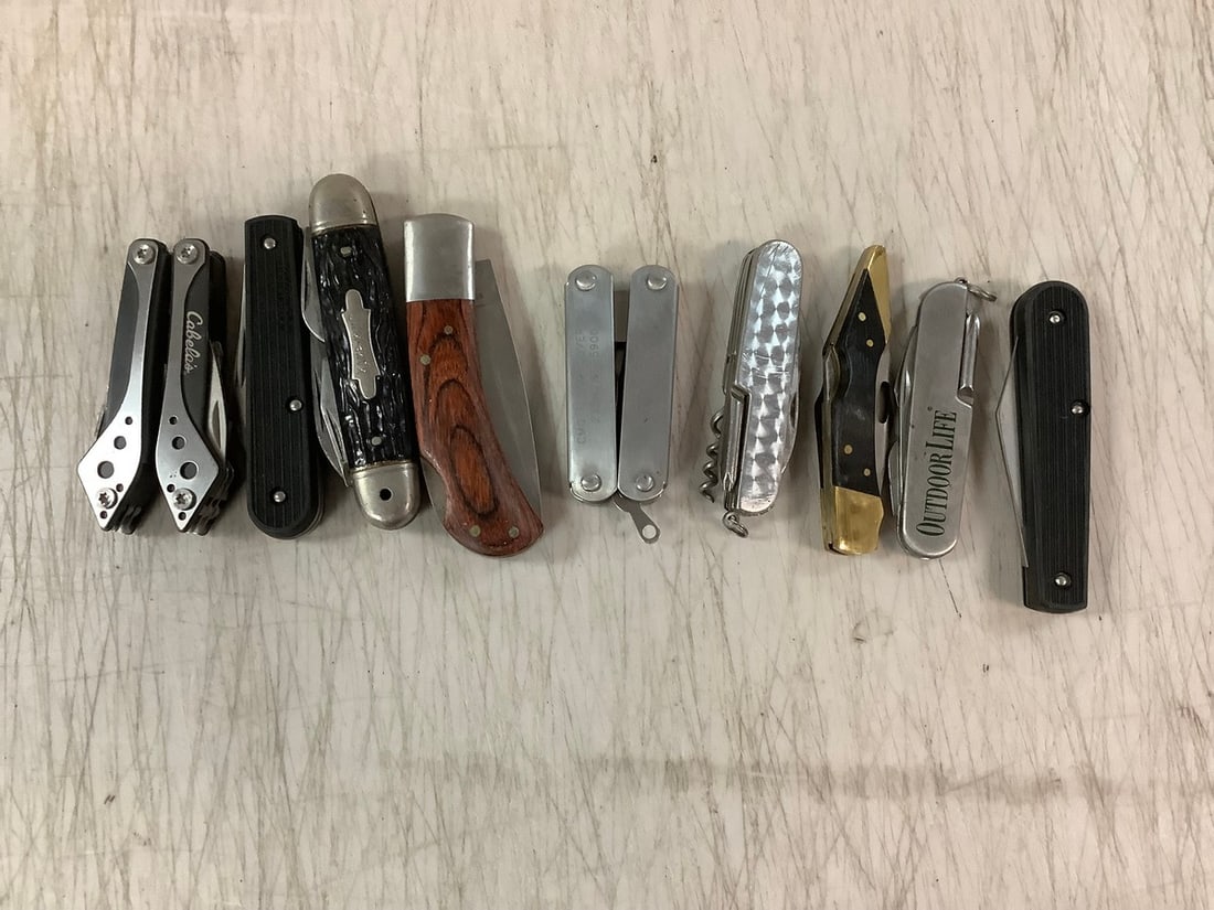 Lot of pocket knives and multi-tools (1 of 1)
