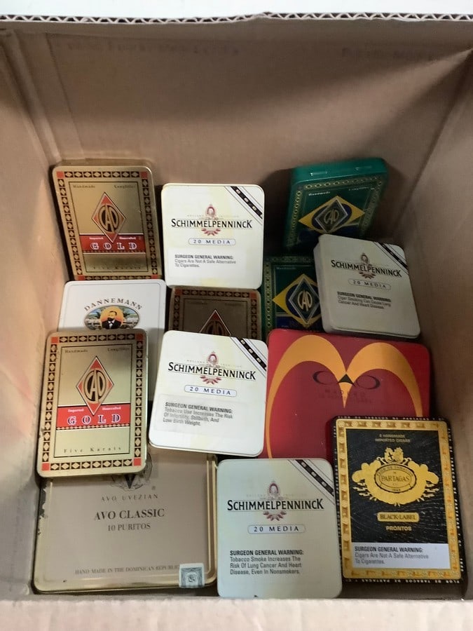 Lot of vintage cigar containers(Schimmelpenninck, Dannemann, and more): Lot of vintage cigar containers(Schimmelpenninck, Dannemann, and more)