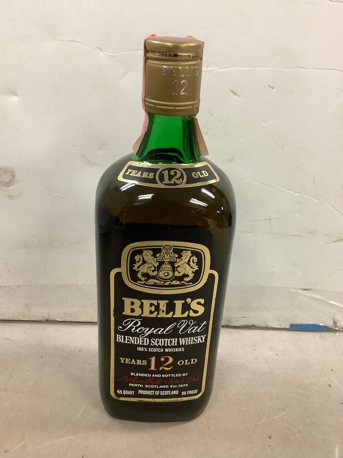 Bell's whiskey 86 proof 4/5 quart (1 of 1)