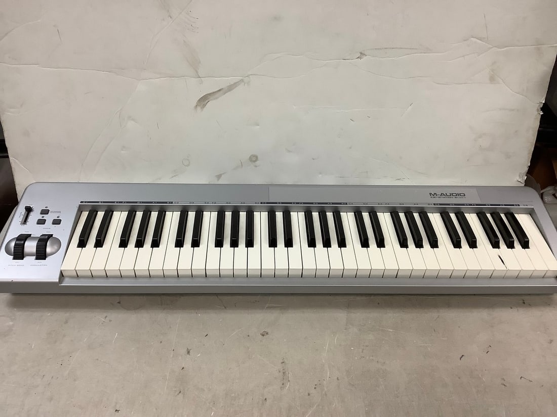 M-Audio keystation 61 keyboard 39x9.5in. (1 of 1)