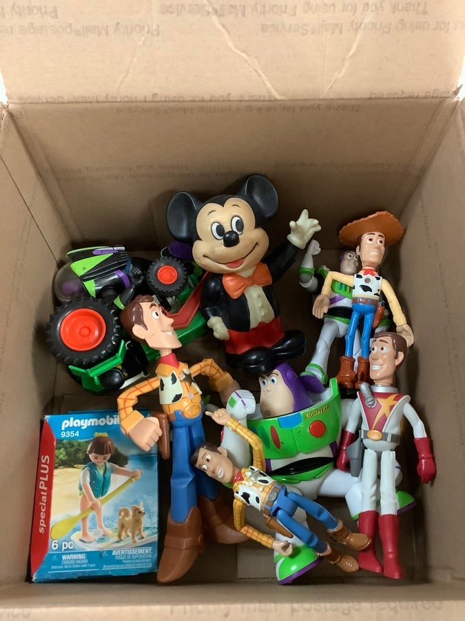 Lot of toys (buzz lightyear, woody, and more): Lot of toys (buzz lightyear, woody, and more)