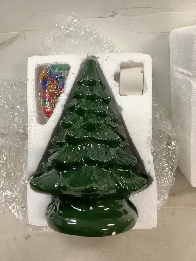 Vintage ceramic christmas tree with bulbs: Vintage ceramic christmas tree with bulbs