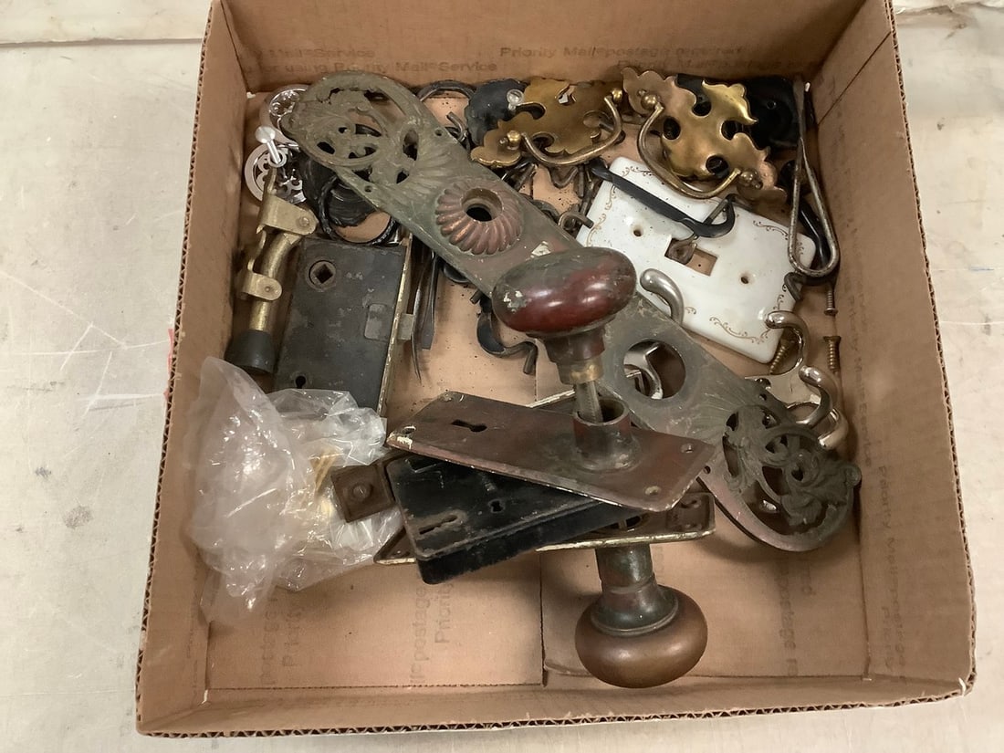 Vintage Doorknobs, Locks and Hardware (1 of 1)