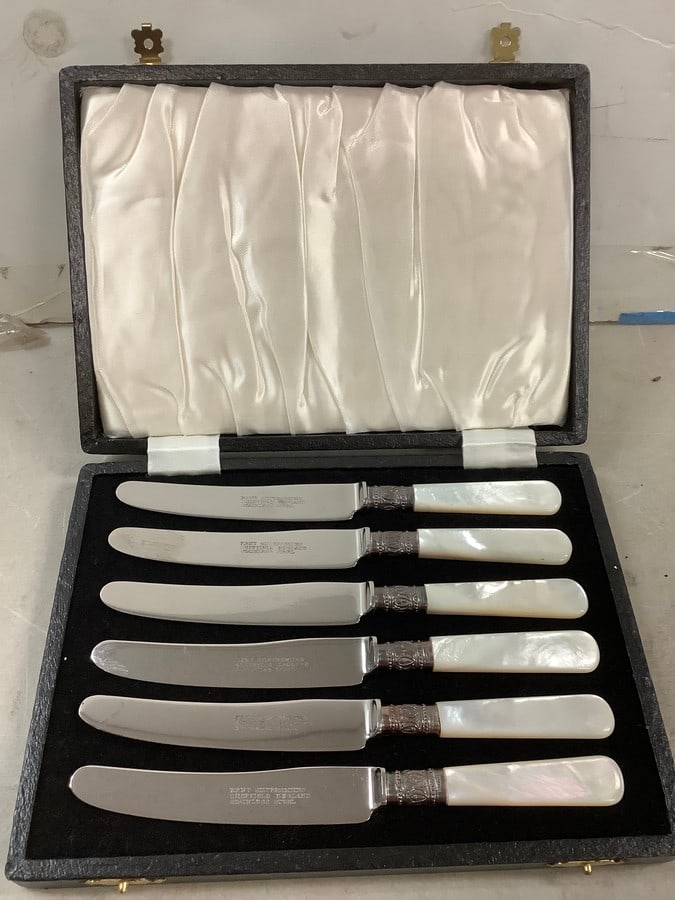 Lot of Kent Silversmiths Stainless Steel butterknife set: Lot of Kent Silversmiths Stainless Steel butterknife set