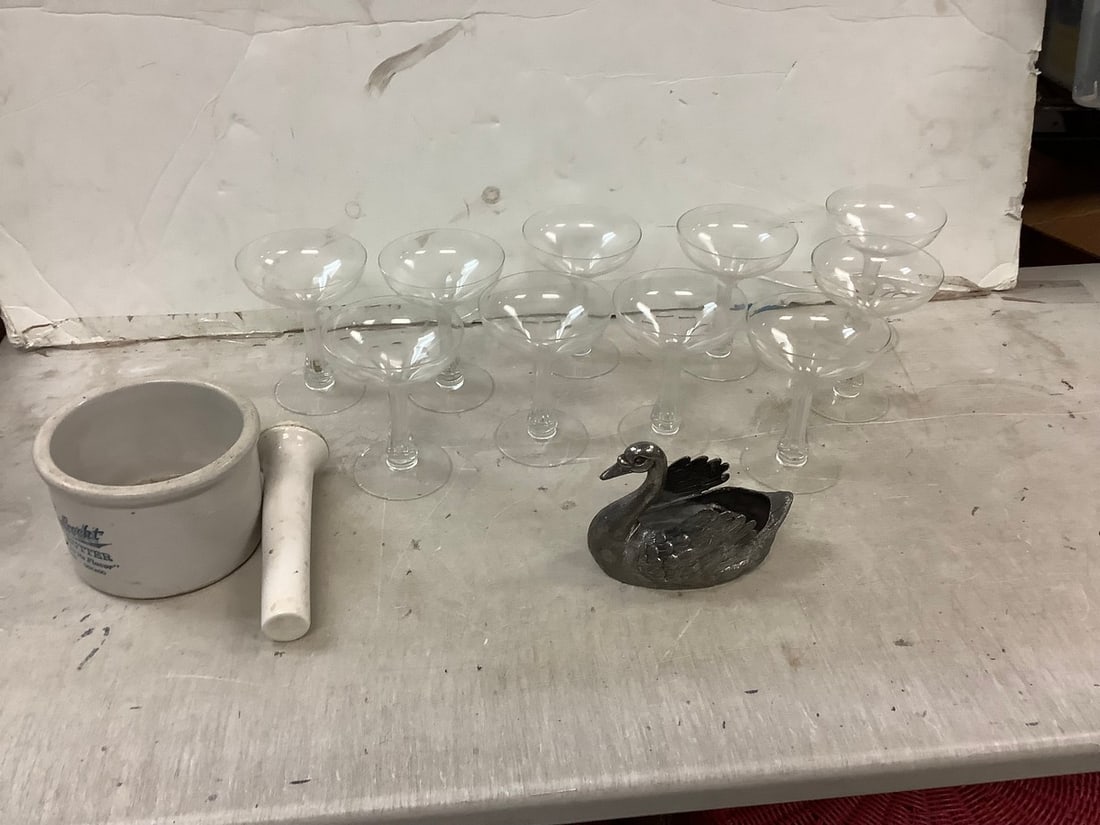 Lot of Glasses, Brass Swan and more: Lot of Glasses, Brass Swan and more