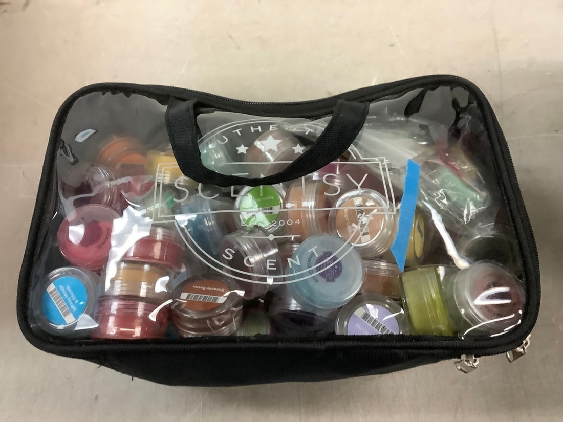 Large Lot of Scentsy Samples with Bag: Large Lot of Scentsy Samples with Bag