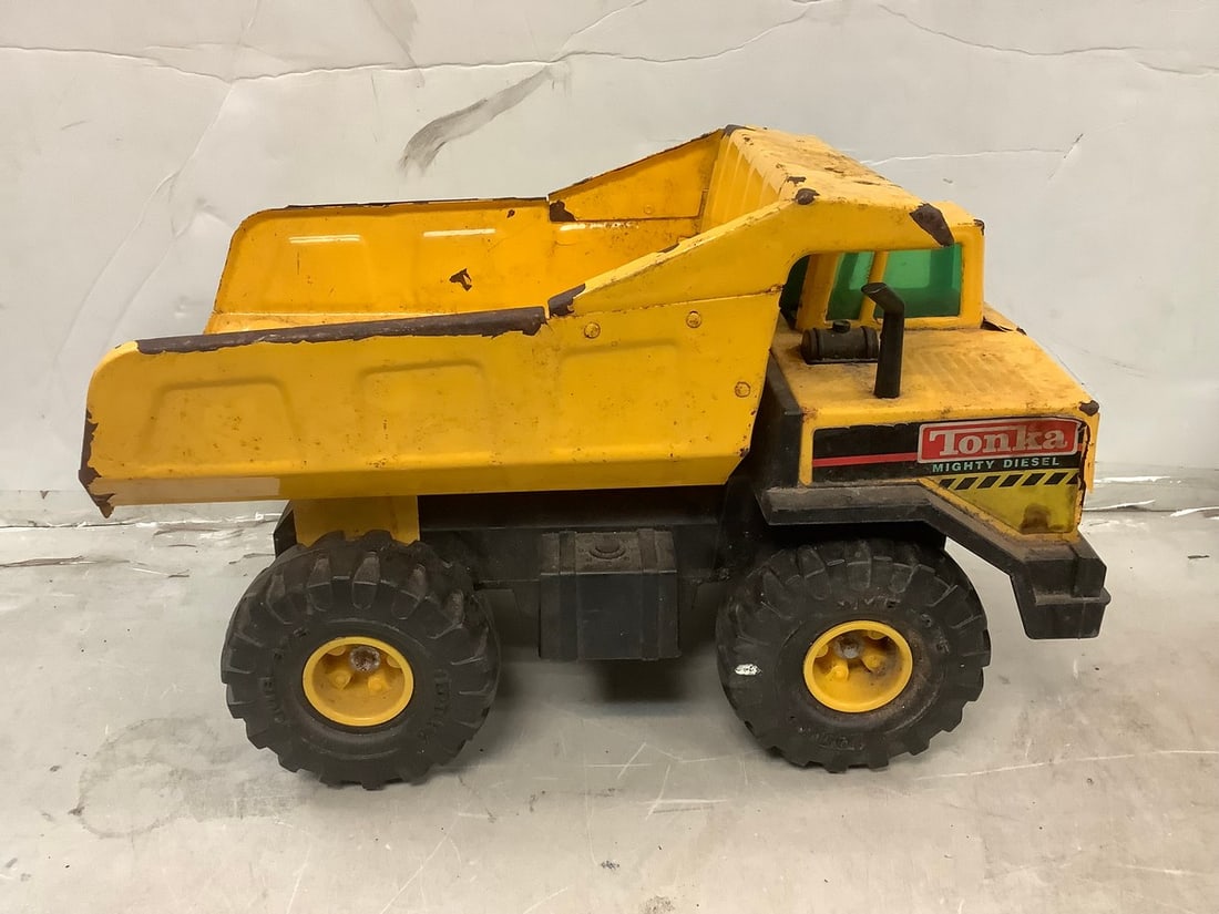 Lot of Vintage Tonka Mighty Diesel Truck: Lot of Vintage Tonka Mighty Diesel Truck