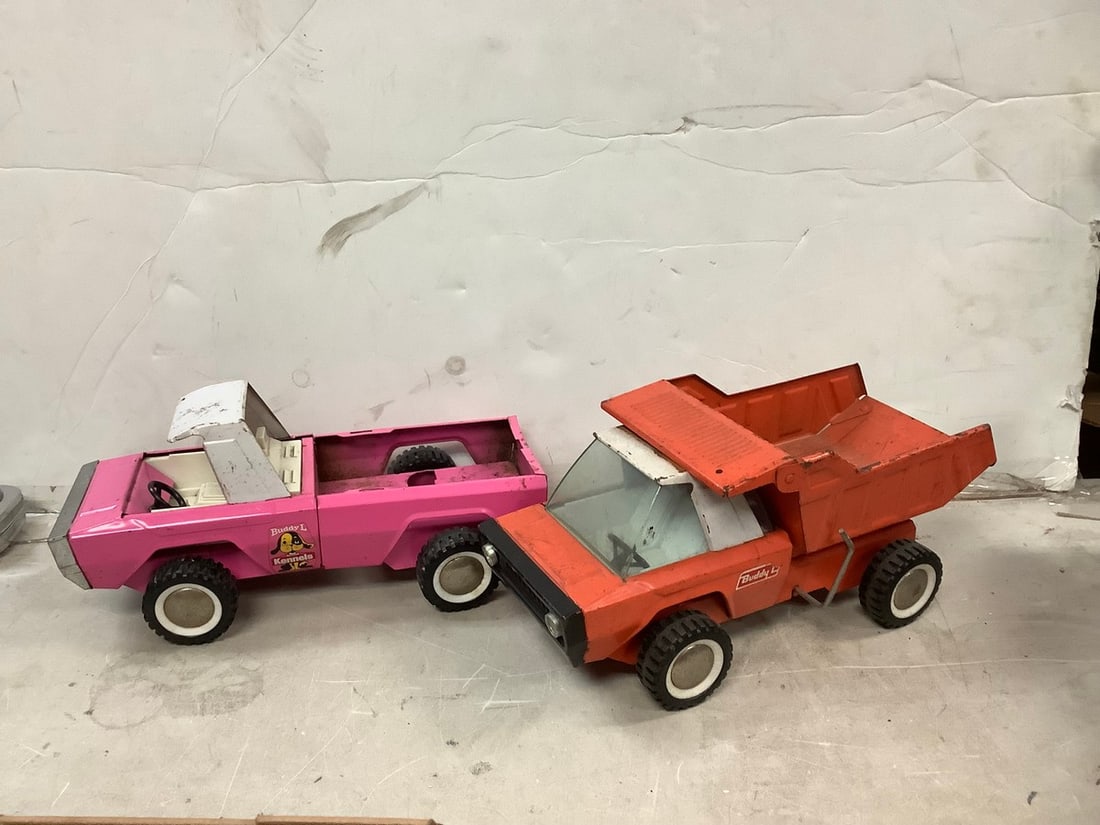 Vintage Buddy L truck and dump truck: Vintage Buddy L truck and dump truck