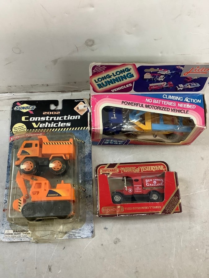 Lot of Matchbox tanker, Sunoco construction vehicles, and Jido motorized vehicle (1 of 1)