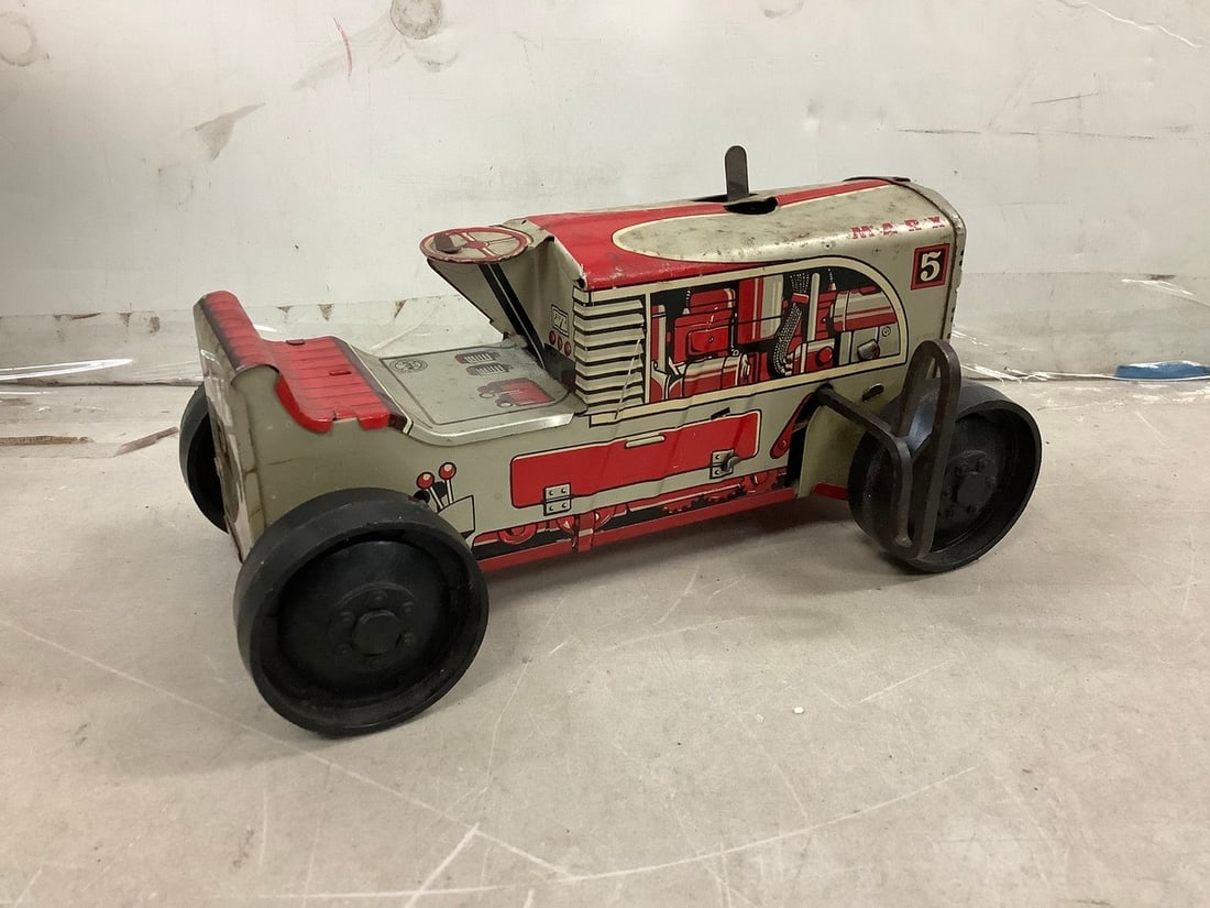 Marx wind up tractor model (1 of 1)