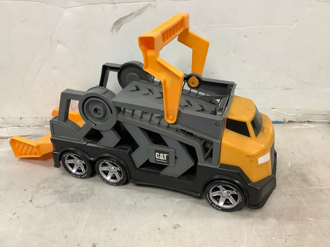 Mega blocks CAT plastic dump truck: Mega blocks CAT plastic dump truck