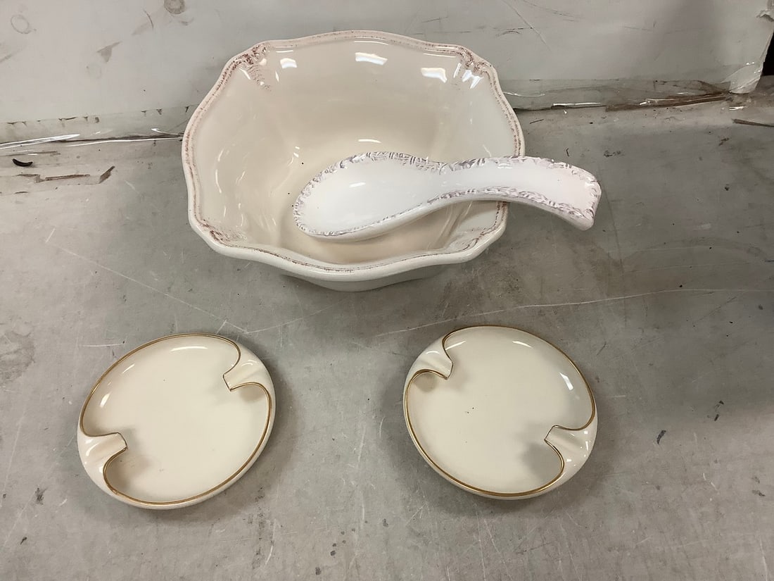 LENOX ash trays and a serving bowl 11in across: LENOX ash trays and a serving bowl 11in across