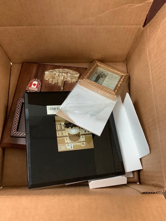 Box of frames various sizes (1 of 1)