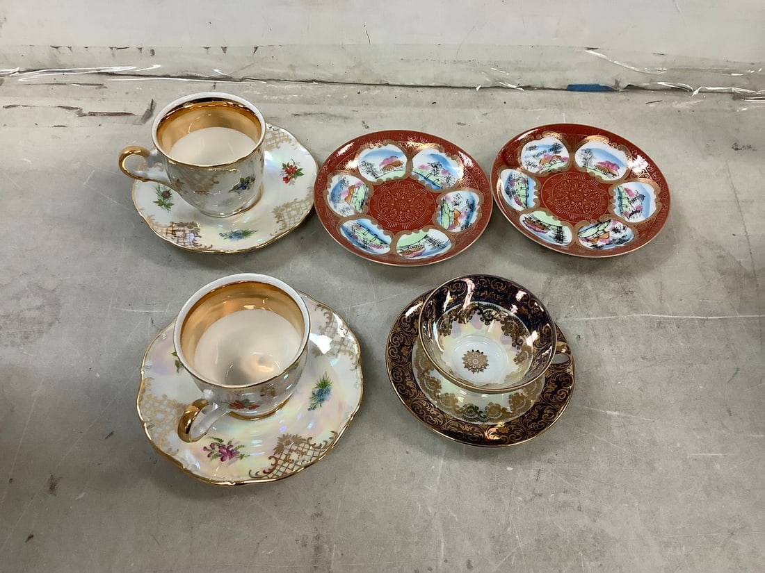 Saucers and tea cups: Saucers and tea cups