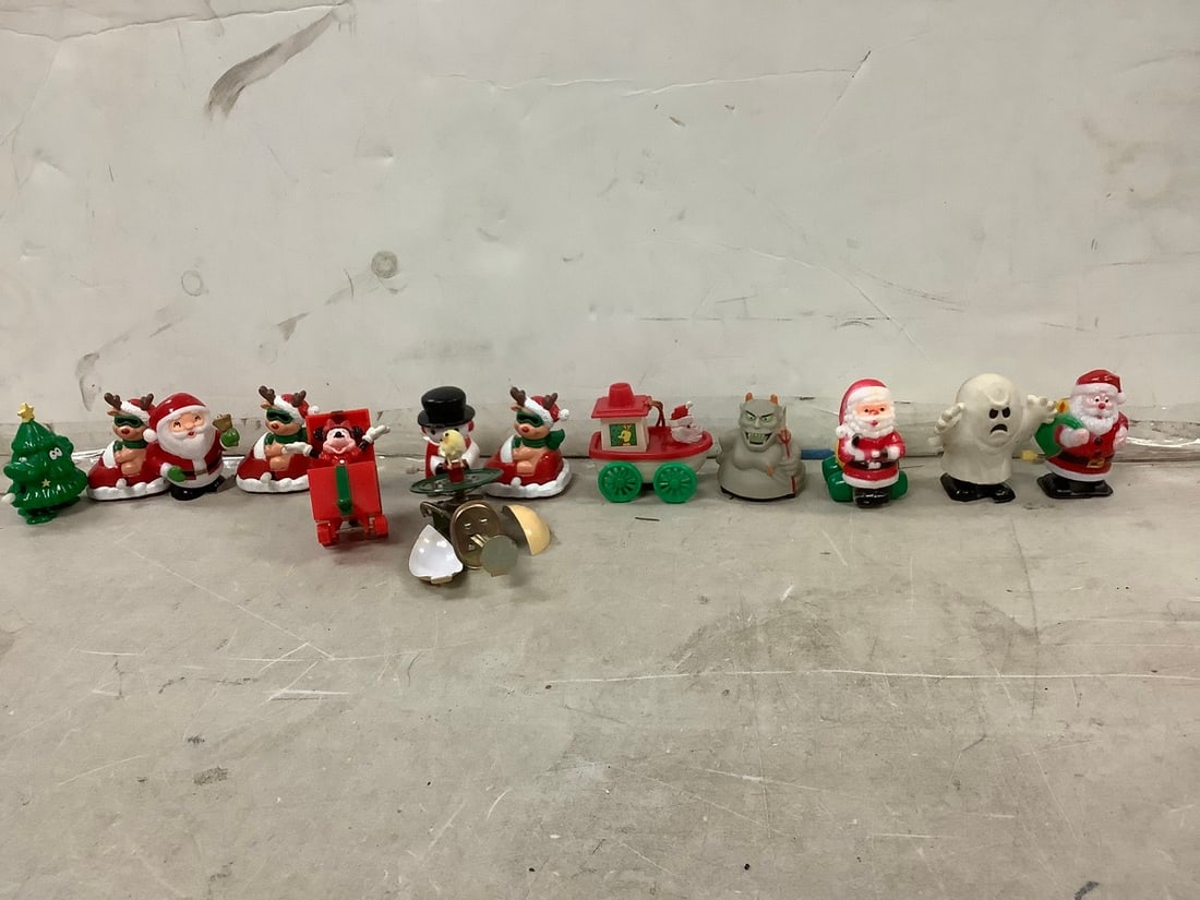 Lot of vintage christmas wind-ups: Lot of vintage christmas wind-ups