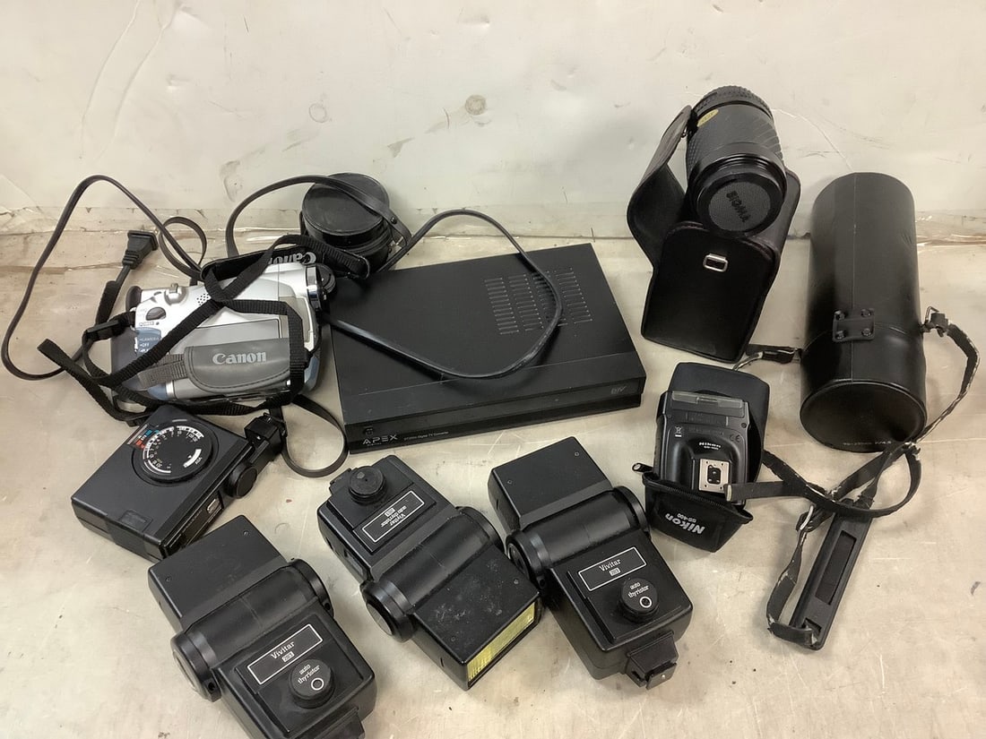 Lot of vintage cameras and more(Nikon, Sigma, Canon, and more): Lot of vintage cameras and more(Nikon, Sigma, Canon, and more)