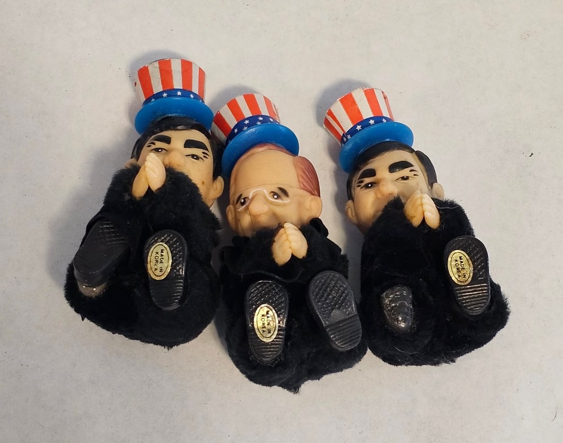1988 Presidential Campaign Bush and Dukakis Novelty Grabbers: 1988 Presidential Campaign Bush and Dukakis Novelty Grabbers