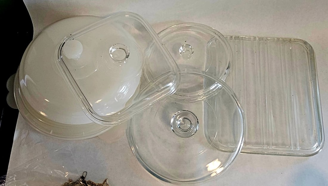 Vintage Pyrex and Corningware Lids Covers (1 of 1)