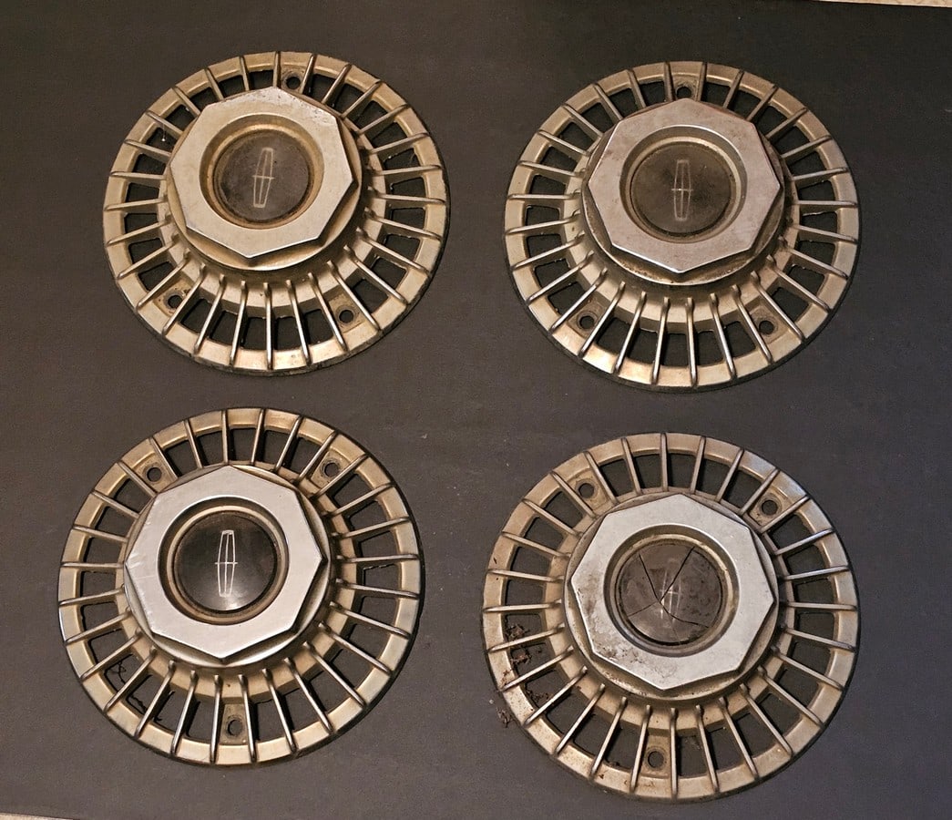 1975-1979 Lincoln Continental Hub Caps: 1975-1979 Lincoln Continental Hub Caps