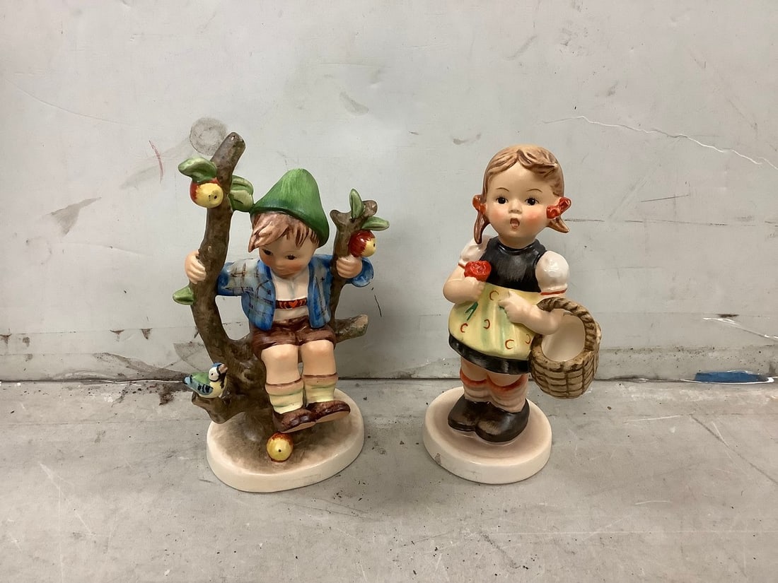 Lot of Goebels hummels 6in.tall: Lot of Goebels hummels 6in.tall