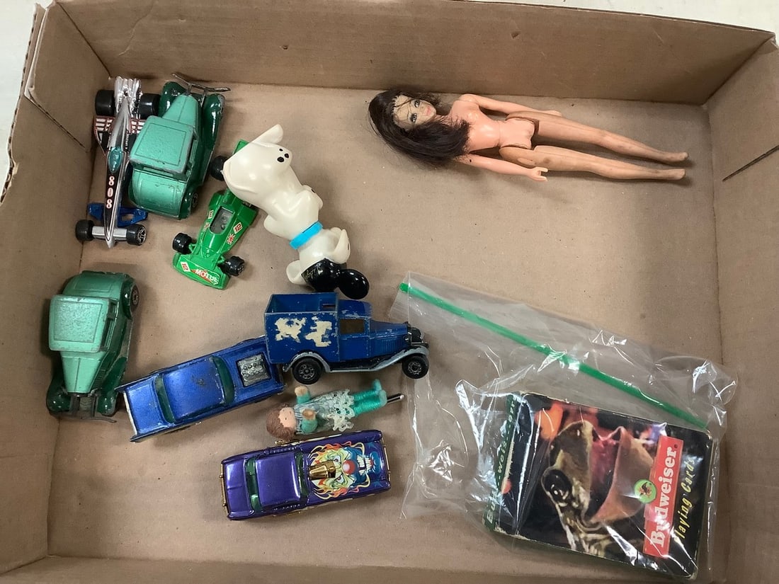 Lot of matchbox cars and more: Lot of matchbox cars and more