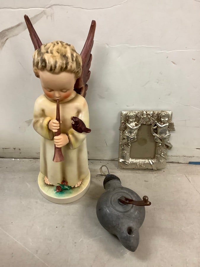 Goebel hummel 11.5in. music themed and chalk line: Goebel hummel 11.5in. music themed and chalk line