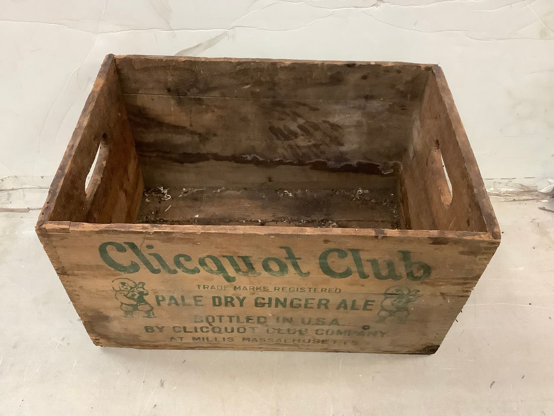 Wooden crate 10.5x18.5x12in.: Wooden crate 10.5x18.5x12in.