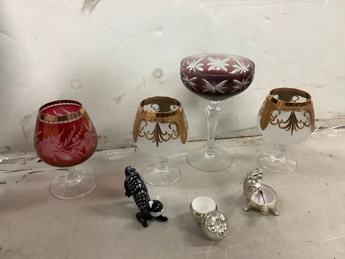 Lot of decorative cups and little trinkets(turtle, cat, and more): Lot of decorative cups and little trinkets(turtle, cat, and more)