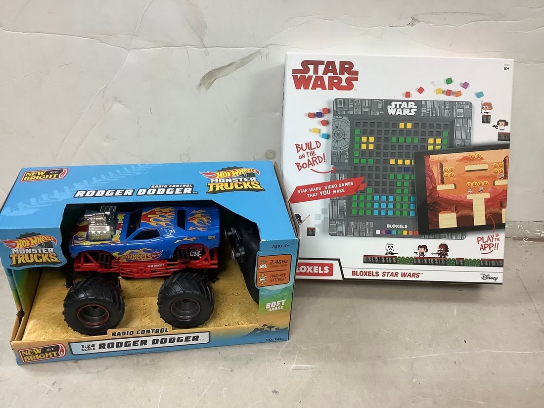 Star Wars Bloxels game new and Hot Wheels Monster truck (1 of 1)