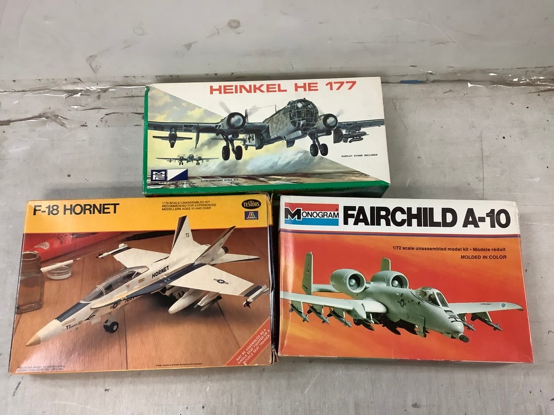 Lot of Vintage Airplane Models Complete: Lot of Vintage Airplane Models Complete