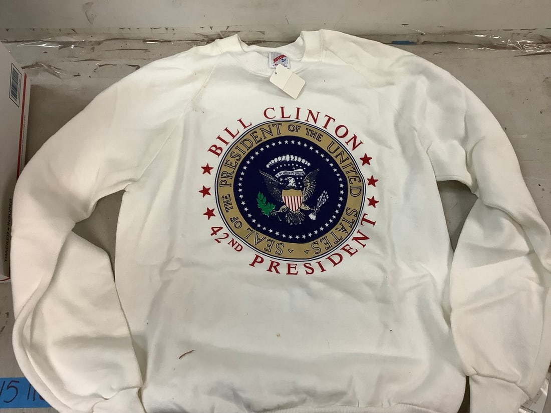 Lot of Bill Clinton Presidential Crewneck (WITH TAGS): Lot of Bill Clinton Presidential Crewneck (WITH TAGS)