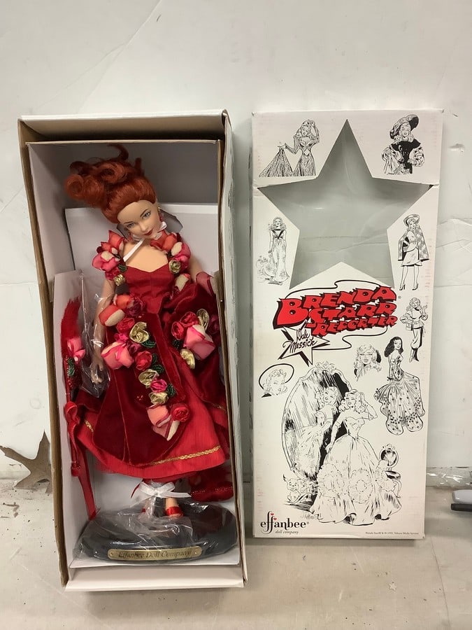 Effanbee Brenda Starr Reporter Doll 16" tall: Effanbee Brenda Starr Reporter Doll 16" tall