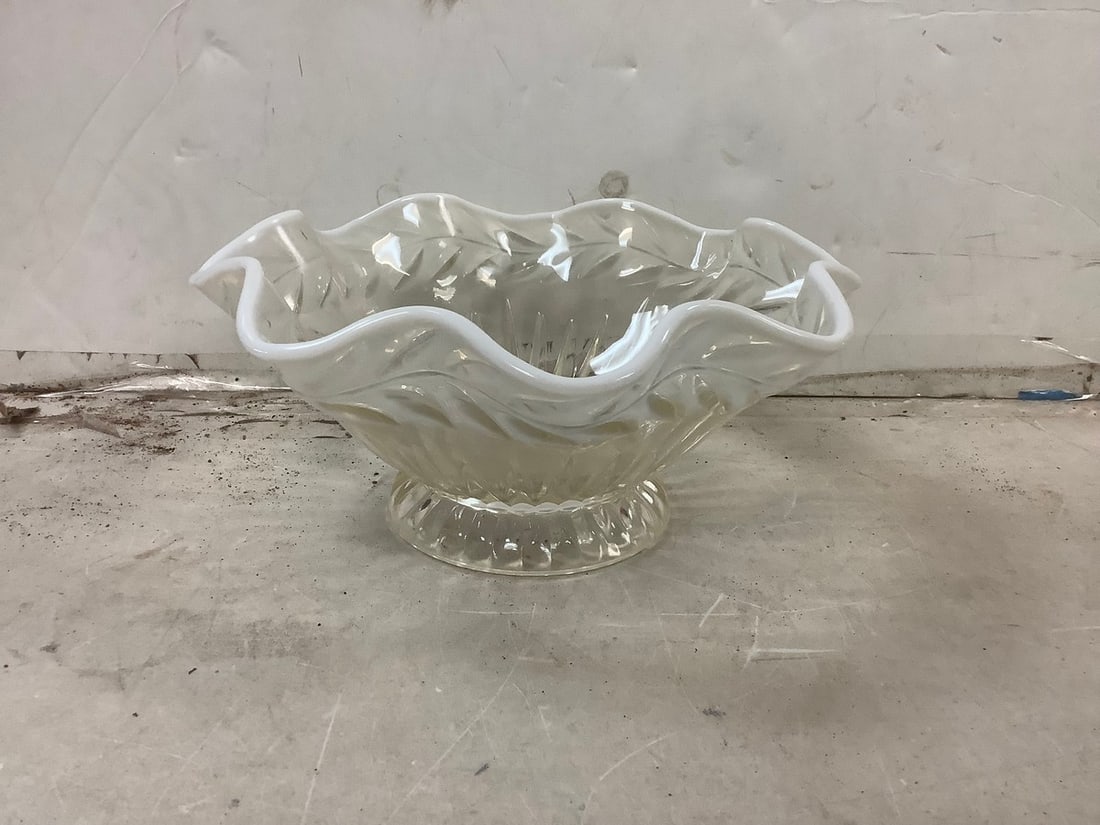 White trimmed fenton type center ball 5inx12in: White trimmed fenton type center ball 5inx12in