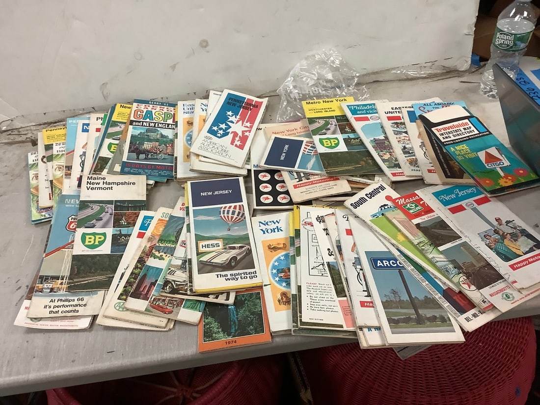 Lot of vintage maps: Lot of vintage maps
