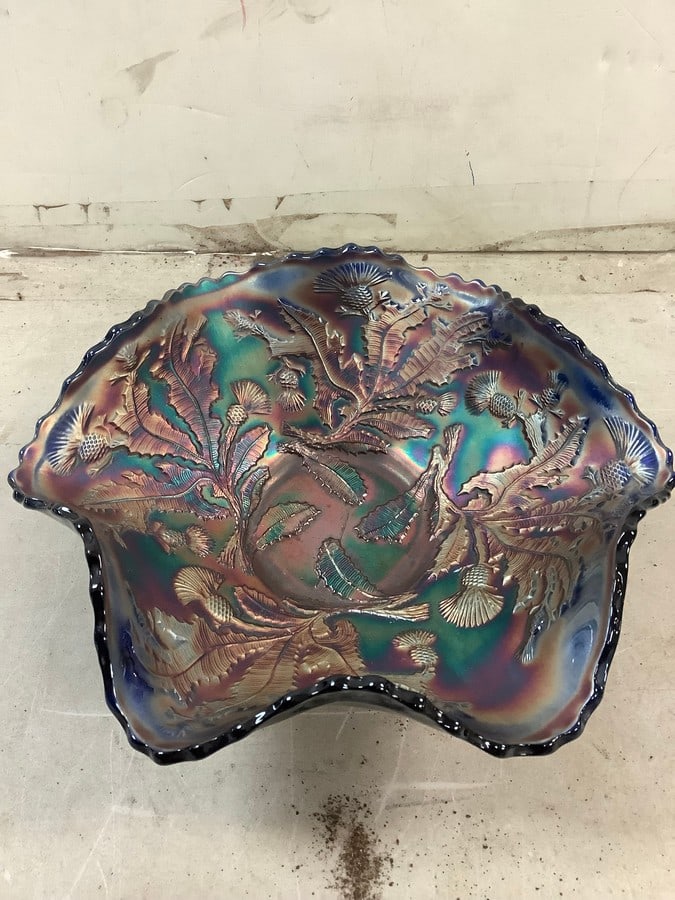 Carnival glass bowl: Carnival glass bowl