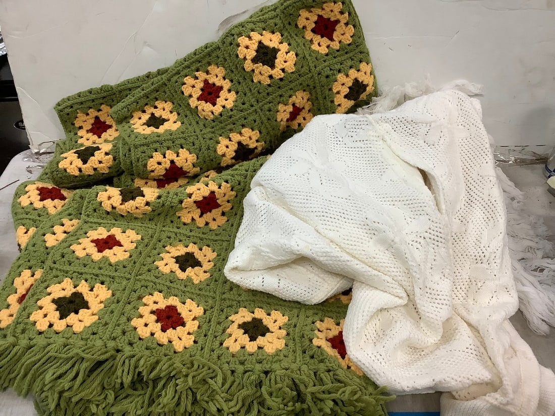 Lot of cape sweater and afgan: Lot of cape sweater and afgan