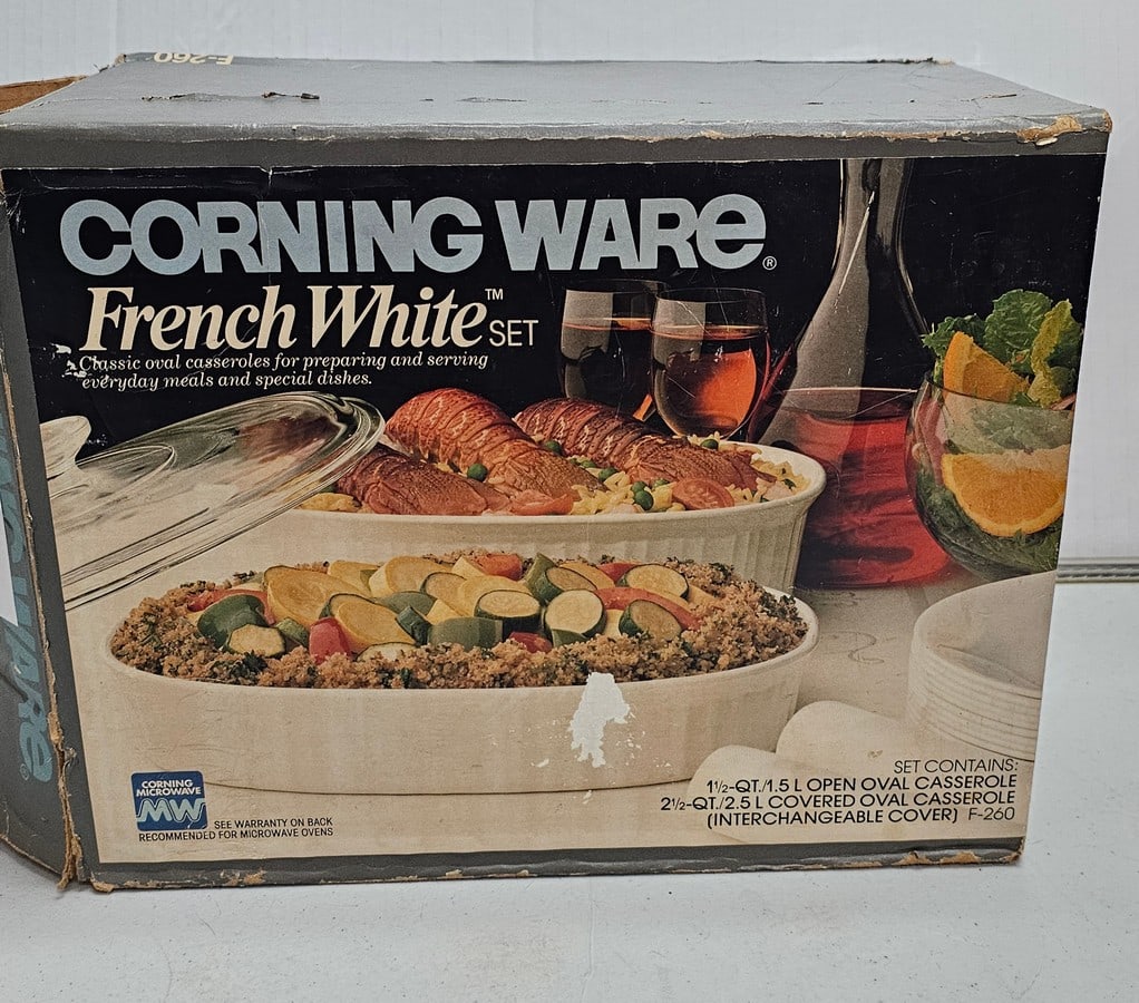 Vintage Boxed Corningware Casserole Dishes and Lids (1 of 1)