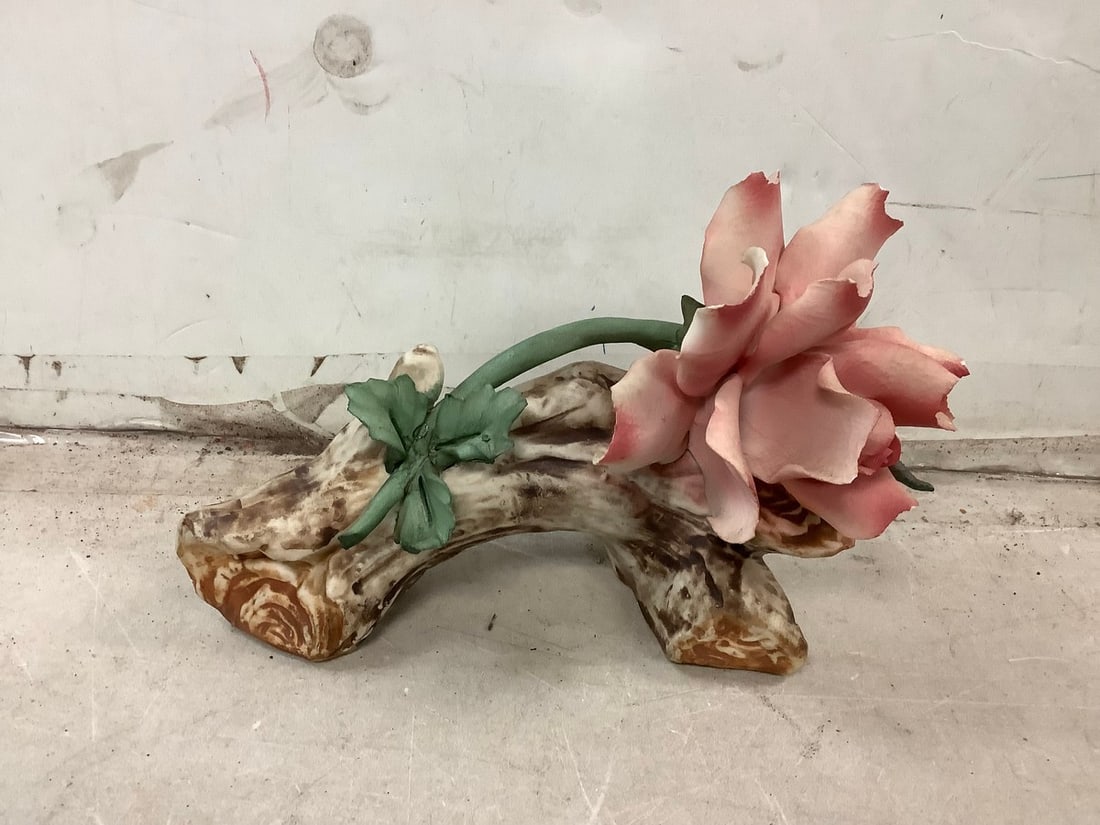 Capodimonte floral decor (1 of 1)