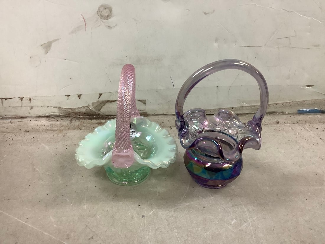 Fenton glass baskets: Fenton glass baskets