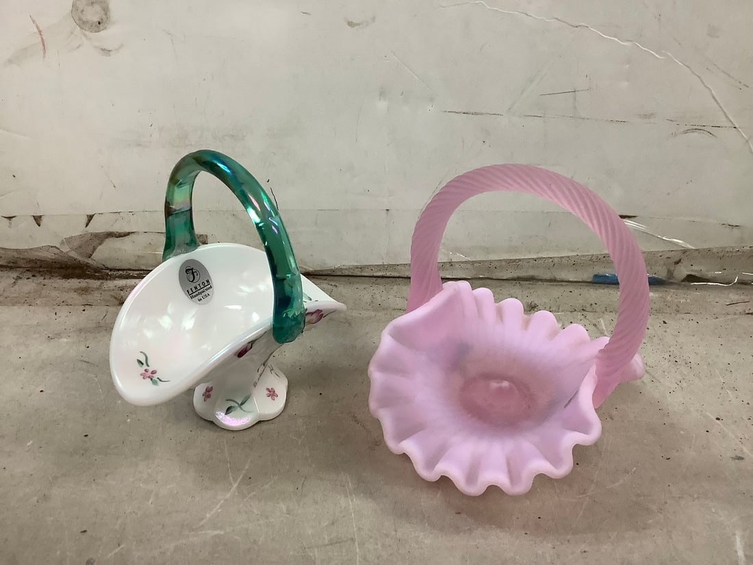 Fenton glass baskets: Fenton glass baskets