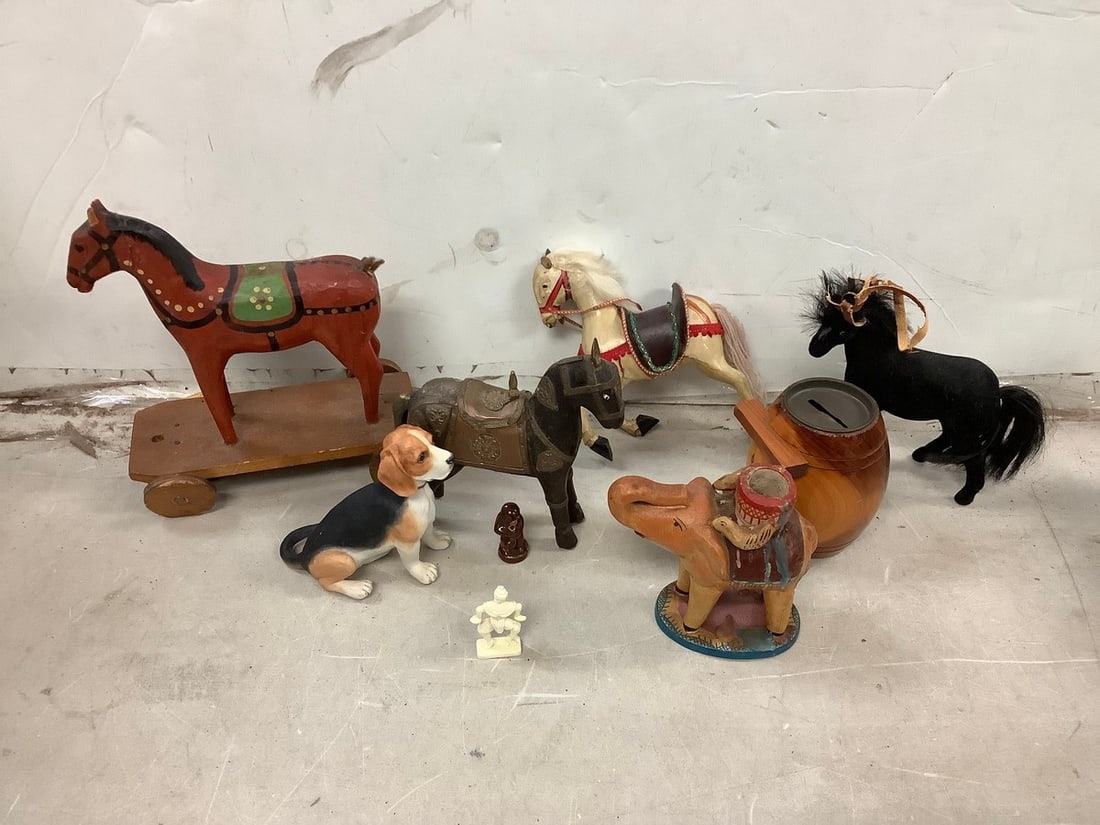 Lot of horse figurines, elephant figurine, and more(tallest 8.5in.): Lot of horse figurines, elephant figurine, and more(tallest 8.5in.)