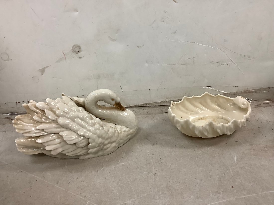 Lot of Lenox ceramics (The Graceful Swan ivory china edition and more): Lot of Lenox ceramics (The Graceful Swan ivory china edition and more)