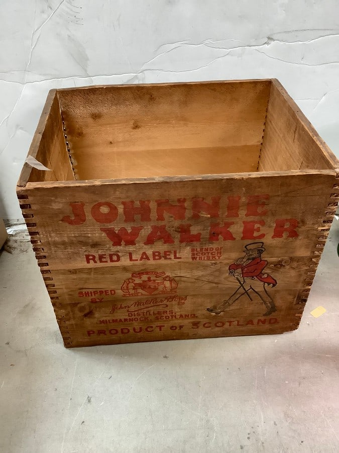 Johhnie Walker vintage wooden crate 11.5x13.5x10.5in.: Johhnie Walker vintage wooden crate 11.5x13.5x10.5in.