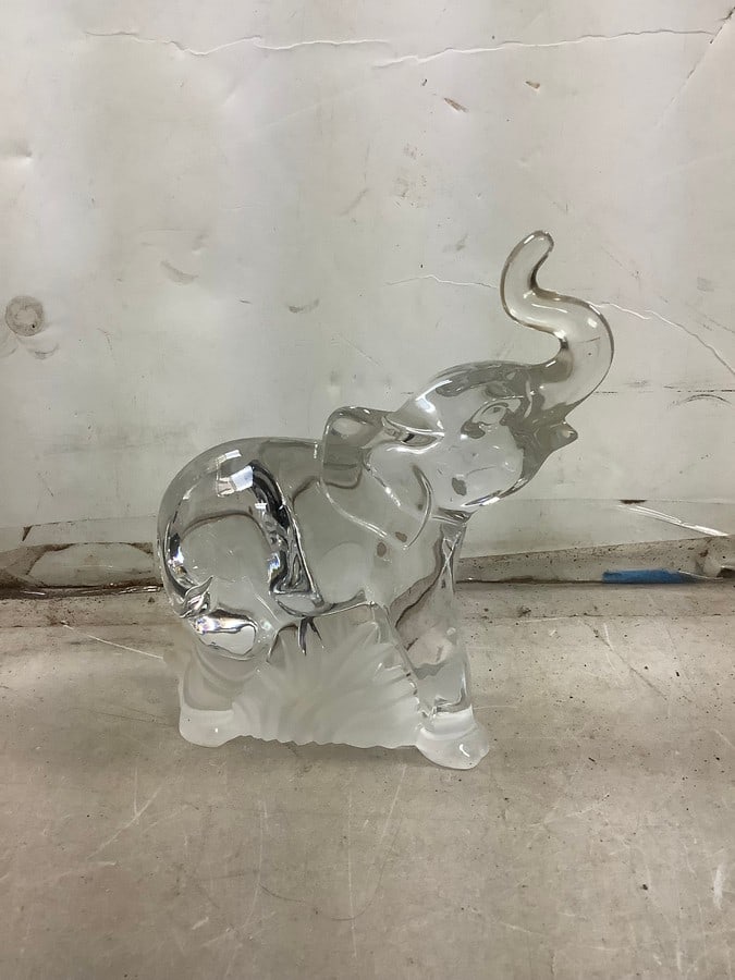 Lenox Fine Crytal Elephant (7.5in): Lenox Fine Crytal Elephant (7.5in)